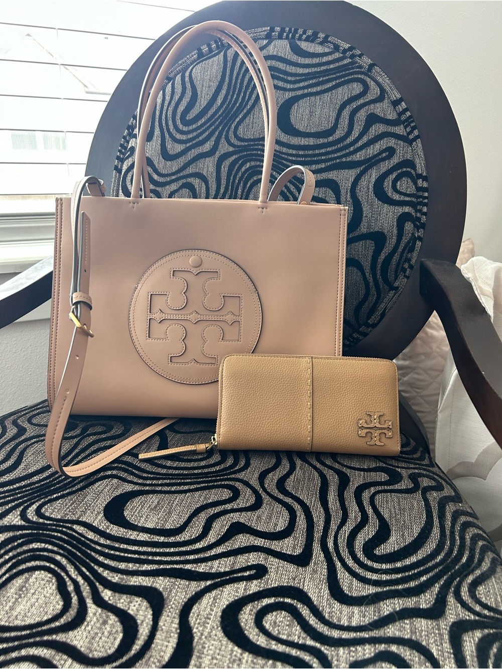 Authentic Tory Burch Tan Leather Tote with Tan Wallet